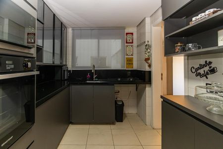 Cozinha de apartamento para alugar com 3 quartos, 135m² em Passo d’Areia, Porto Alegre