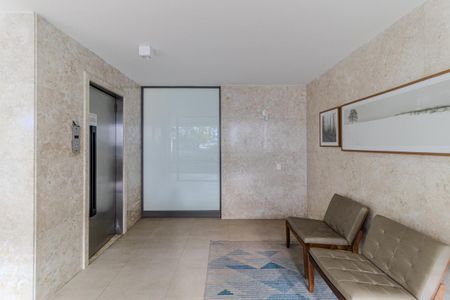 Apartamento à venda com 198m², 3 quartos e 2 vagas Apartamento à venda com 198m², 3 quartos e 2 vagasElevador Social