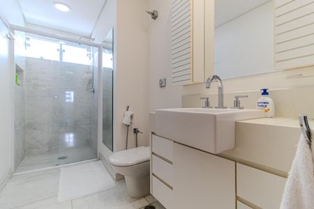 Apartamento à venda com 198m², 3 quartos e 2 vagas Apartamento à venda com 198m², 3 quartos e 2 vagasBanheiro Social