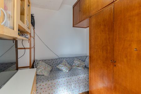 Apartamento à venda com 198m², 3 quartos e 2 vagas Apartamento à venda com 198m², 3 quartos e 2 vagasQuarto de Serviço