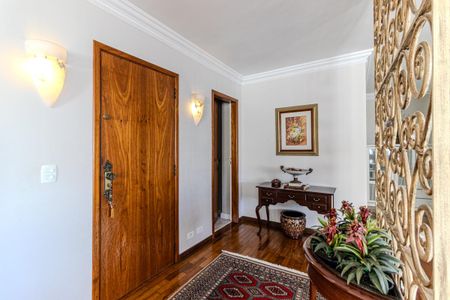 Apartamento à venda com 198m², 3 quartos e 2 vagas Apartamento à venda com 198m², 3 quartos e 2 vagasEntrada Social