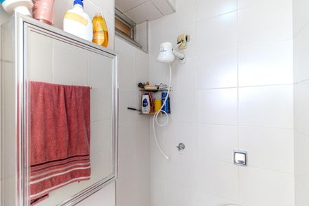 Apartamento à venda com 198m², 3 quartos e 2 vagas Apartamento à venda com 198m², 3 quartos e 2 vagasBanheiro de Serviço