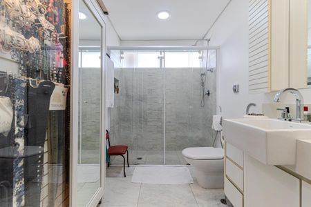 Apartamento à venda com 198m², 3 quartos e 2 vagas Apartamento à venda com 198m², 3 quartos e 2 vagasBanheiro da Suíte