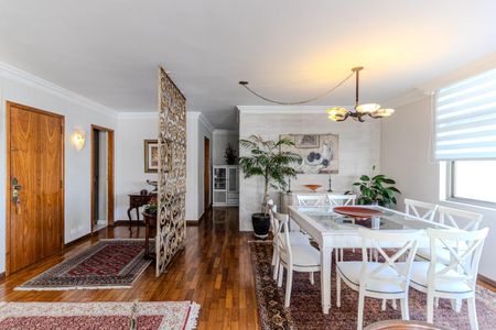 Apartamento à venda com 198m², 3 quartos e 2 vagas Apartamento à venda com 198m², 3 quartos e 2 vagasSala