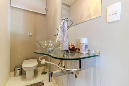Apartamento à venda com 198m², 3 quartos e 2 vagas Apartamento à venda com 198m², 3 quartos e 2 vagasLavabo