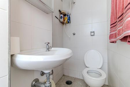 Apartamento à venda com 198m², 3 quartos e 2 vagas Apartamento à venda com 198m², 3 quartos e 2 vagasBanheiro de Serviço