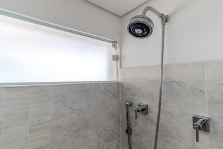 Apartamento à venda com 198m², 3 quartos e 2 vagas Apartamento à venda com 198m², 3 quartos e 2 vagasBanheiro da Suíte