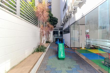 Apartamento à venda com 198m², 3 quartos e 2 vagas Apartamento à venda com 198m², 3 quartos e 2 vagasPlayground