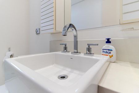 Apartamento à venda com 198m², 3 quartos e 2 vagas Apartamento à venda com 198m², 3 quartos e 2 vagasBanheiro Social