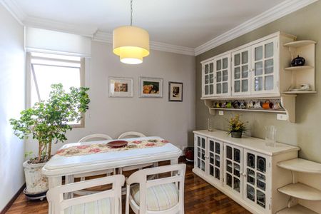 Apartamento à venda com 198m², 3 quartos e 2 vagas Apartamento à venda com 198m², 3 quartos e 2 vagasCopa