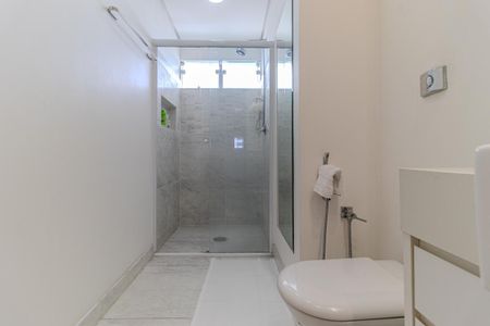 Apartamento à venda com 198m², 3 quartos e 2 vagas Apartamento à venda com 198m², 3 quartos e 2 vagasBanheiro Social