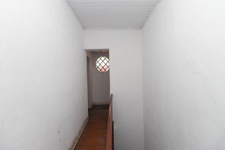Casa para alugar com 150m², 2 quartos e 2 vagas Casa para alugar com 150m², 2 quartos e 2 vagasHall da escada