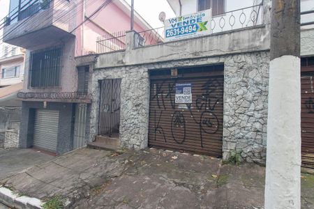 Casa para alugar com 150m², 2 quartos e 2 vagas Casa para alugar com 150m², 2 quartos e 2 vagasFachada