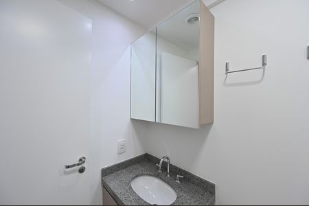 Banheiro Social de kitnet/studio à venda com 1 quarto, 21m² em Vila Clementino, São Paulo