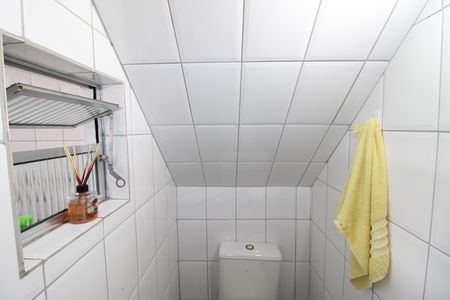 Casa à venda com 160m², 4 quartos e 1 vagaÁrea de Serviço 2 - Banheiro