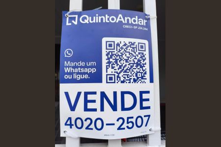 Casa à venda com 160m², 4 quartos e 1 vaga Casa à venda com 160m², 4 quartos e 1 vagaFachada