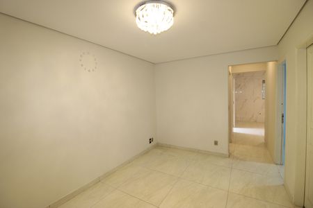 Sala de casa à venda com 4 quartos, 160m² em Vila Brasil, São Paulo