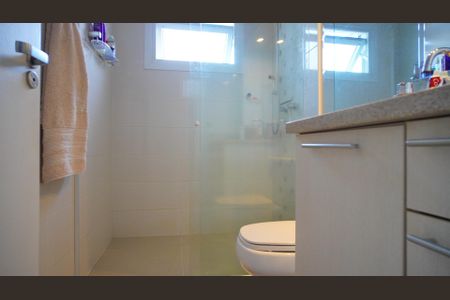 Casa à venda com 234m², 3 quartos e 6 vagas Casa à venda com 234m², 3 quartos e 6 vagasBanheiro da Suíte 1