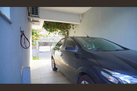 Casa à venda com 234m², 3 quartos e 6 vagas Casa à venda com 234m², 3 quartos e 6 vagasGaragem