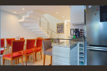 Casa à venda com 234m², 3 quartos e 6 vagas Casa à venda com 234m², 3 quartos e 6 vagasCozinha e sala de jantar