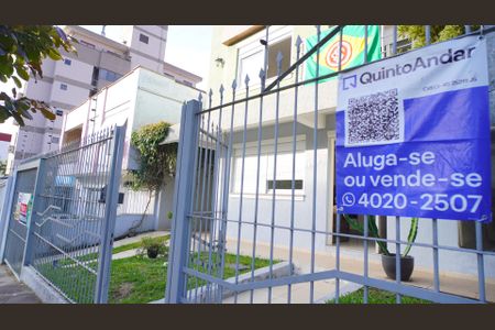 Casa à venda com 234m², 3 quartos e 6 vagas Casa à venda com 234m², 3 quartos e 6 vagasPlaca no imóvel