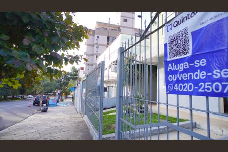 Casa à venda com 234m², 3 quartos e 6 vagas Casa à venda com 234m², 3 quartos e 6 vagasPlaca no imóvel