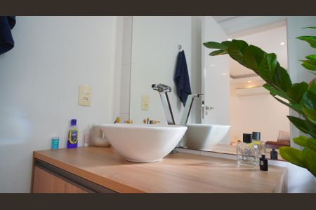Casa à venda com 234m², 3 quartos e 6 vagas Casa à venda com 234m², 3 quartos e 6 vagasBanheiro 1
