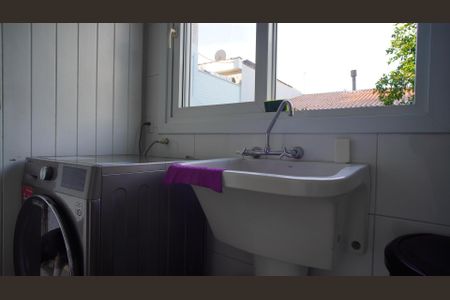 Casa à venda com 234m², 3 quartos e 6 vagas Casa à venda com 234m², 3 quartos e 6 vagasLavanderia