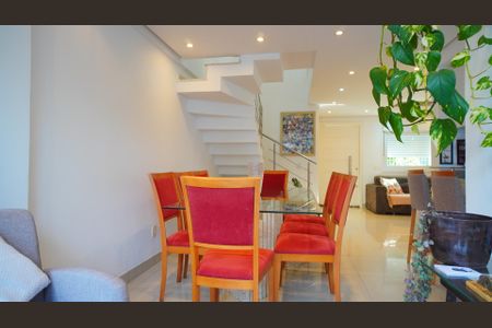 Casa à venda com 234m², 3 quartos e 6 vagas Casa à venda com 234m², 3 quartos e 6 vagasSala jantar
