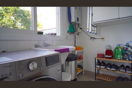 Casa à venda com 234m², 3 quartos e 6 vagas Casa à venda com 234m², 3 quartos e 6 vagasLavanderia