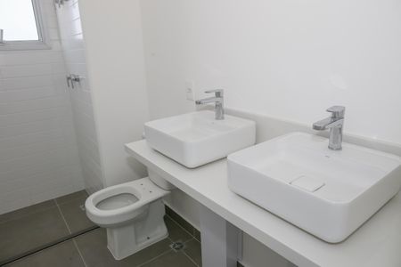 Apartamento à venda com 127m², 3 quartos e 2 vagas Apartamento à venda com 127m², 3 quartos e 2 vagasBanheiro da Suíte 1