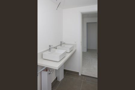 Apartamento à venda com 127m², 3 quartos e 2 vagas Apartamento à venda com 127m², 3 quartos e 2 vagasBanheiro da Suíte 1