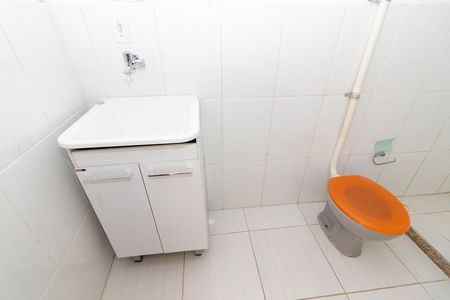 Banheiro de casa para alugar com 2 quartos, 60m² em Realengo, Rio de Janeiro