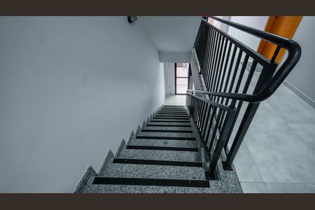 Apartamento para alugar com 42m², 2 quartos e sem vaga Apartamento para alugar com 42m², 2 quartos e sem vagaEscada