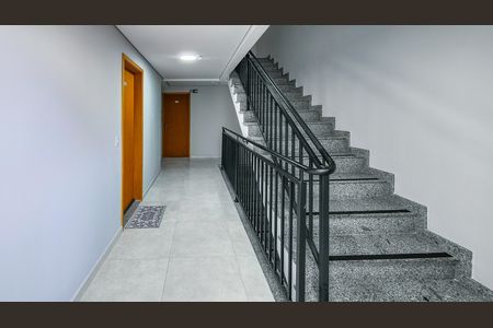 Apartamento para alugar com 42m², 2 quartos e sem vaga Apartamento para alugar com 42m², 2 quartos e sem vagaEscada