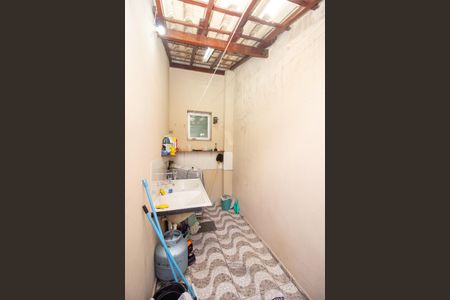 Casa à venda com 100m², 2 quartos e 2 vagas Casa à venda com 100m², 2 quartos e 2 vagasCozinha e Área de Serviço