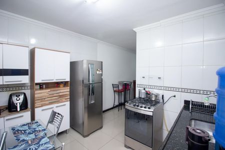 Casa à venda com 100m², 2 quartos e 2 vagas Casa à venda com 100m², 2 quartos e 2 vagasCozinha e Área de Serviço
