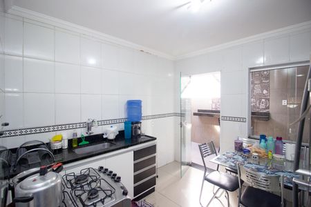 Casa à venda com 100m², 2 quartos e 2 vagas Casa à venda com 100m², 2 quartos e 2 vagasCozinha e Área de Serviço