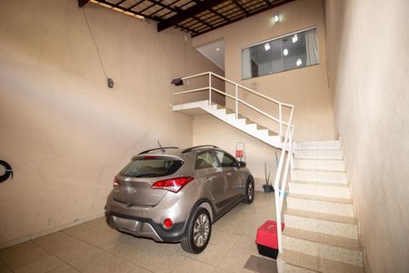 Casa à venda com 100m², 2 quartos e 2 vagas Casa à venda com 100m², 2 quartos e 2 vagasGaragem