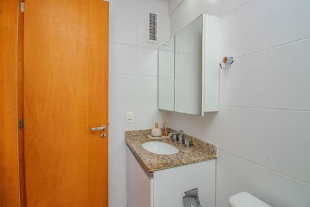 Apartamento à venda com 74m², 2 quartos e 1 vaga Apartamento à venda com 74m², 2 quartos e 1 vagaBanheiro da Suíte