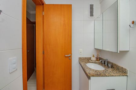 Apartamento à venda com 74m², 2 quartos e 1 vaga Apartamento à venda com 74m², 2 quartos e 1 vagaBanheiro da Suíte