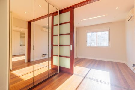 Apartamento à venda com 168m², 4 quartos e 2 vagas Apartamento à venda com 168m², 4 quartos e 2 vagasQuarto 2