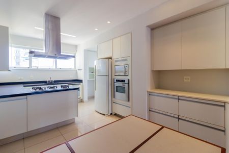 Apartamento à venda com 168m², 4 quartos e 2 vagas Apartamento à venda com 168m², 4 quartos e 2 vagasCozinha
