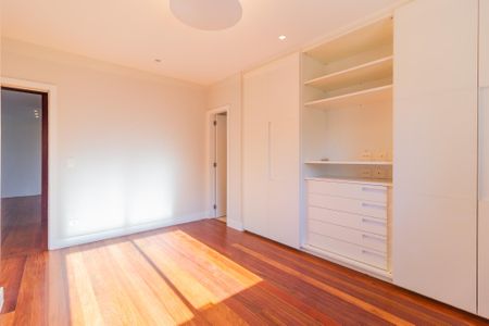 Apartamento à venda com 168m², 4 quartos e 2 vagas Apartamento à venda com 168m², 4 quartos e 2 vagasSuíte 1