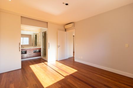 Apartamento à venda com 168m², 4 quartos e 2 vagas Apartamento à venda com 168m², 4 quartos e 2 vagasSuíte 2