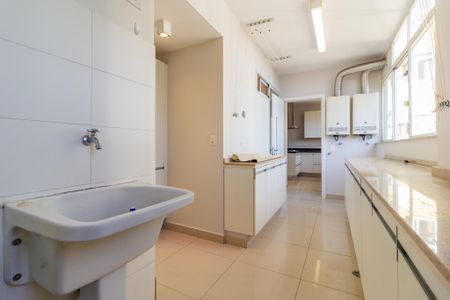 Apartamento à venda com 168m², 4 quartos e 2 vagas Apartamento à venda com 168m², 4 quartos e 2 vagasÁrea de Serviço