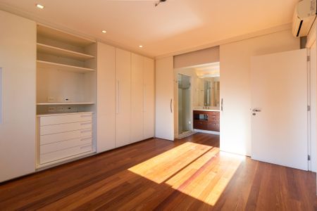 Apartamento à venda com 168m², 4 quartos e 2 vagas Apartamento à venda com 168m², 4 quartos e 2 vagasSuíte 2