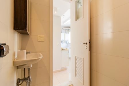 Apartamento à venda com 168m², 4 quartos e 2 vagas Apartamento à venda com 168m², 4 quartos e 2 vagasÁrea de Serviço