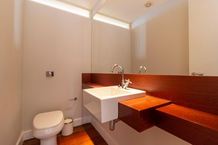 Apartamento à venda com 168m², 4 quartos e 2 vagas Apartamento à venda com 168m², 4 quartos e 2 vagasLavabo