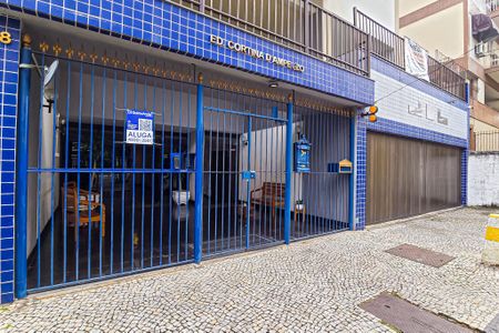 Apartamento para alugar com 50m², 2 quartos e 1 vagaFachada do Prédio com placa